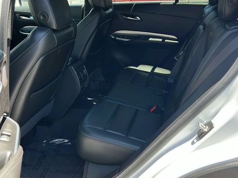 Used 2022 Cadillac XT4 Premium Luxury w/ Enhanced Visibility Package FWD image 11