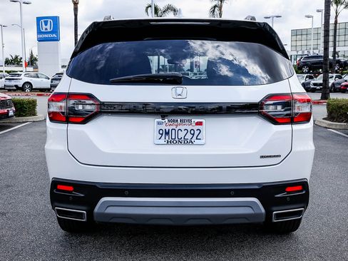 Certified 2024 Honda Pilot Touring image 6