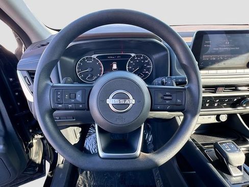 Used 2023 Nissan Rogue S image 11