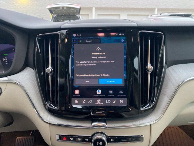 Used 2024 Volvo XC60 T8 Plus w/ Protection Package Premier AWD/4WD image 18