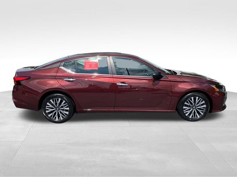 Used 2025 Nissan Altima 2.5 SV FWD image 7