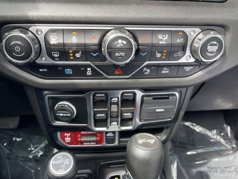 Used 2024 Jeep Wrangler Willys image 28