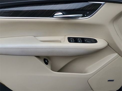 Used 2018 Cadillac XT5 FWD image 15