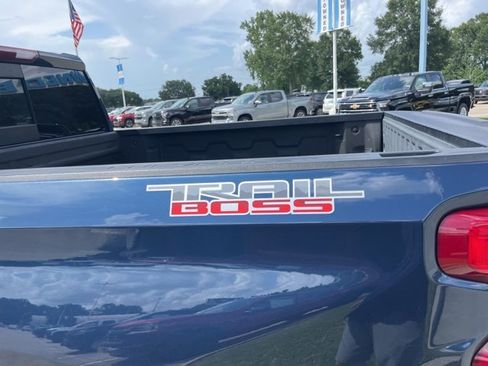Used 2021 Chevrolet Silverado 1500 LT Trail Boss w/ Convenience Package II image 5