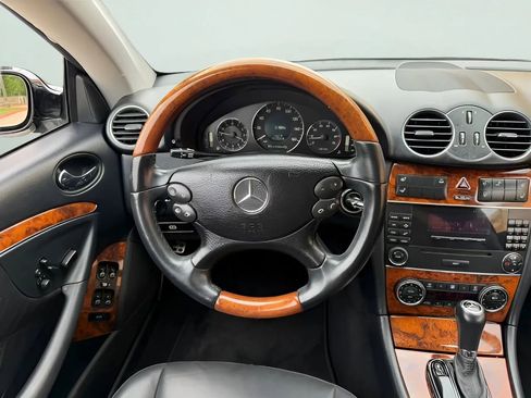 Used 2009 Mercedes-Benz CLK 350 Coupe image 27