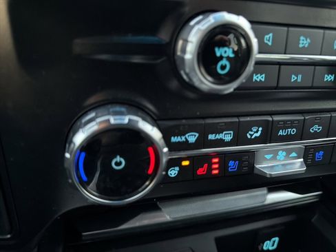 Used 2024 Ford F250 Platinum w/ FX4 Off-Road Package image 18