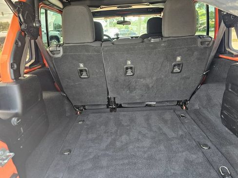 Used 2018 Jeep Wrangler Unlimited Sport S AWD/4WD image 30