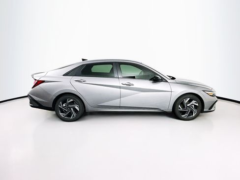Used 2025 Hyundai Elantra Sport FWD image 10