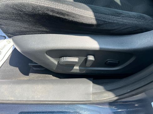 Used 2016 Nissan Rogue SV FWD image 17