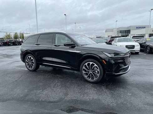 Used 2024 Lincoln Nautilus Reserve w/ Equipment Group 203A image 6