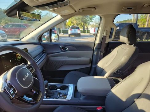 New 2026 Kia Carnival EX FWD image 8