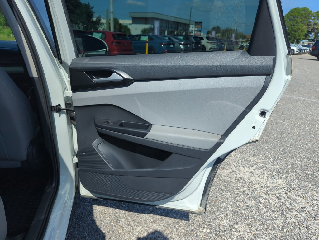 Certified 2023 Volkswagen Taos SE FWD image 32