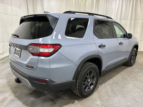Used 2025 Honda Pilot TrailSport image 8