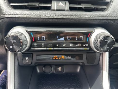 Used 2025 Toyota RAV4 LE AWD/4WD image 38