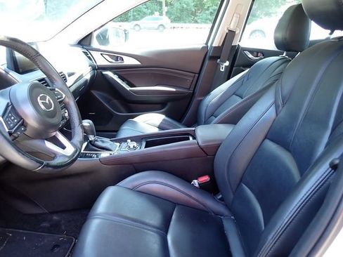 Used 2018 MAZDA MAZDA3 Touring FWD image 10