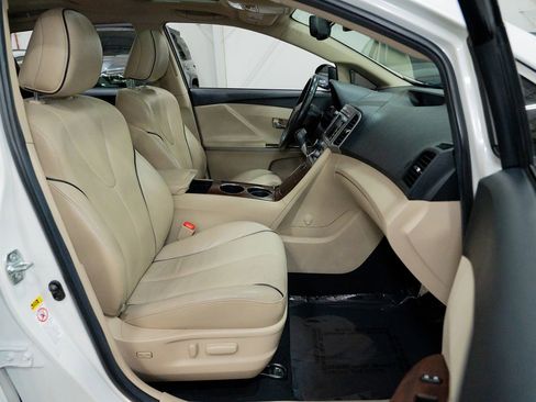 Used 2011 Toyota Venza AWD w/ Premium Pkg #2 image 29
