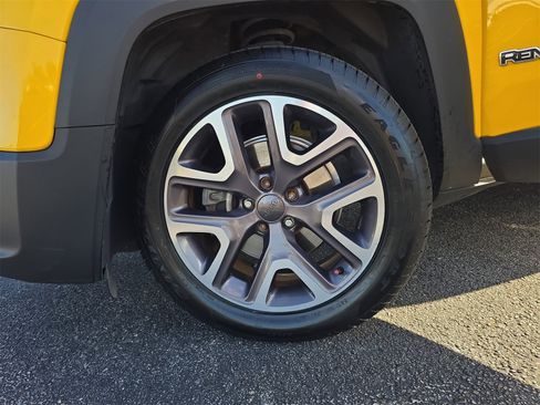 Used 2015 Jeep Renegade Latitude image 25