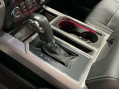 Used 2015 Ford F150 Lariat image 17