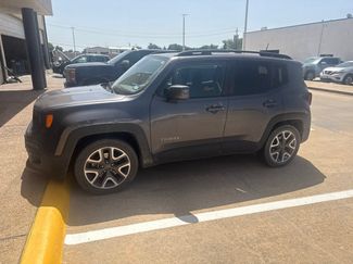 Used 2018 Jeep Renegade Latitude FWD video 2