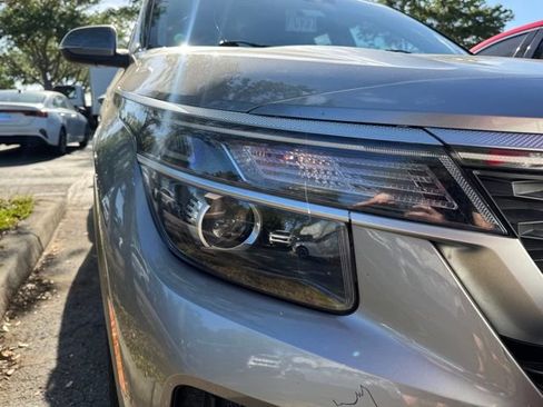 Certified 2021 Kia Seltos S image 8