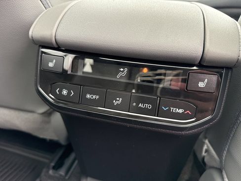 Used 2026 Toyota Highlander Platinum AWD/4WD image 10