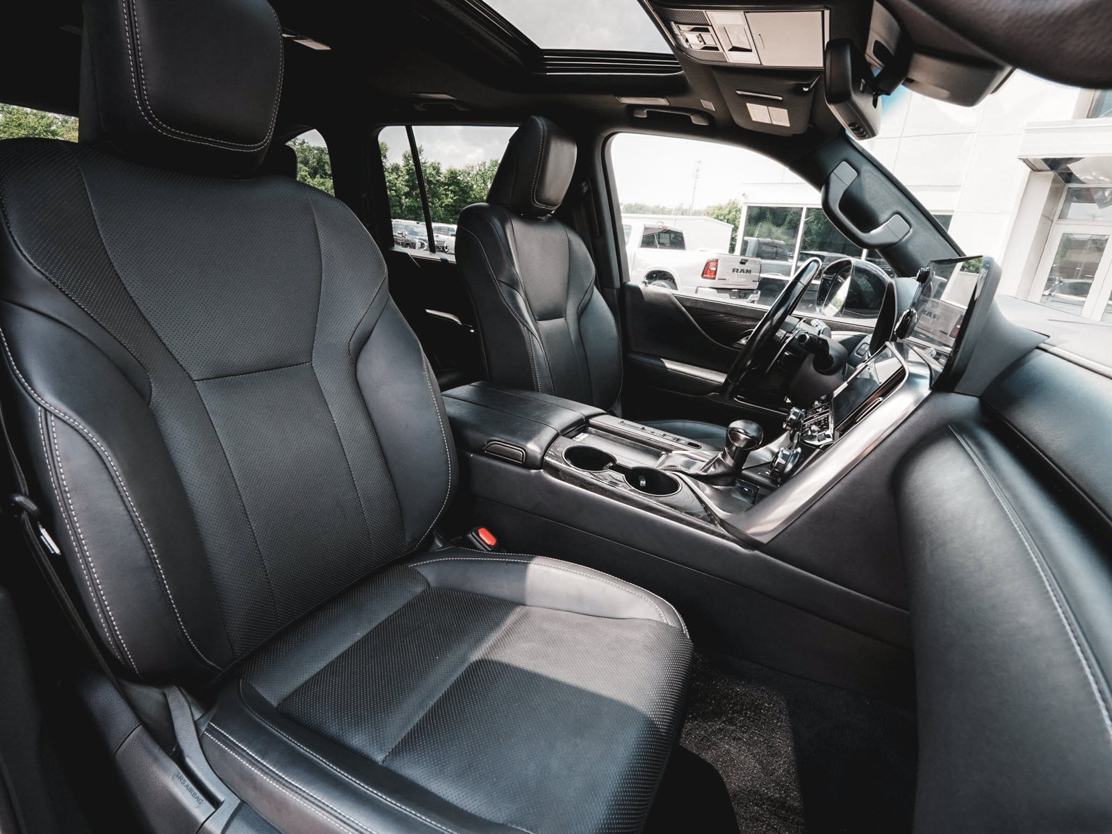 Used 2022 Lexus LX 600 4WD w/ Appearance Package image 40