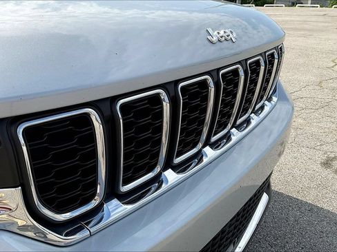 Used 2024 Jeep Grand Cherokee Laredo RWD image 25