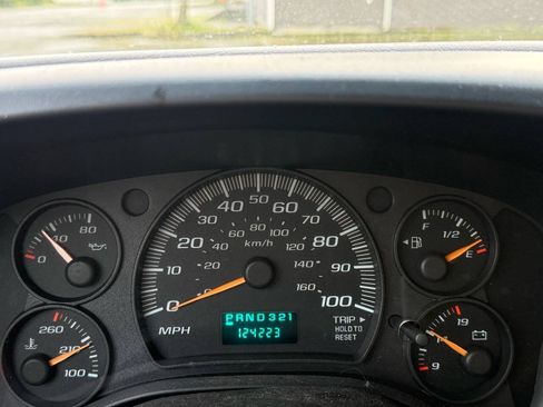 Used 2005 Chevrolet Express 3500 Extended RWD image 10