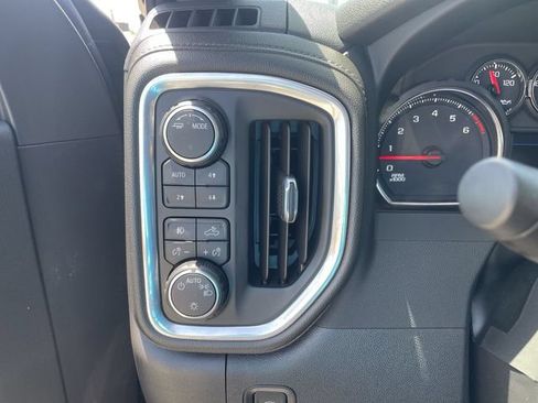 Used 2022 Chevrolet Silverado 1500 RST w/ Z71 Off-Road Package AWD/4WD image 17