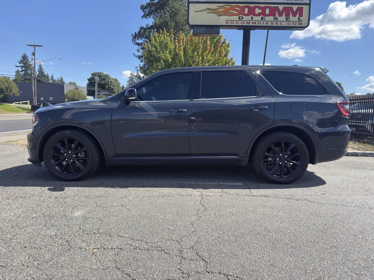 Used 2017 Dodge Durango R/T w/ Trailer Tow Group IV AWD/4WD image 2