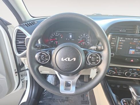 Used 2022 Kia Soul LX FWD image 12