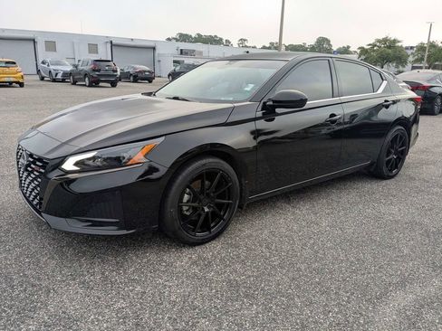 Used 2023 Nissan Altima 2.5 SR w/ SR Premium Package FWD image 8
