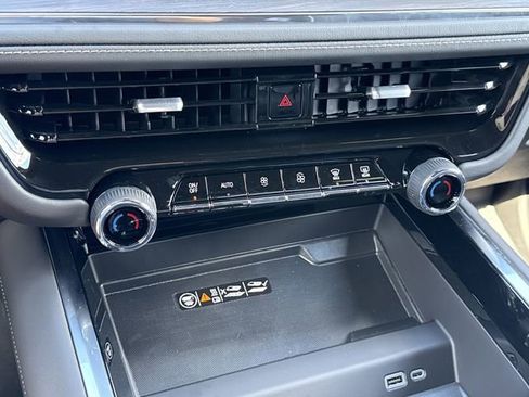 New 2026 Chevrolet Suburban Premier image 29