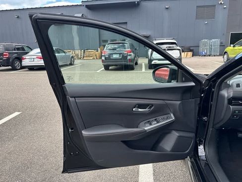 New 2025 Nissan Sentra SR w/ Trunk Package image 8