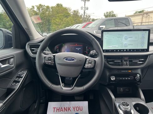 New 2025 Ford Escape SE image 15