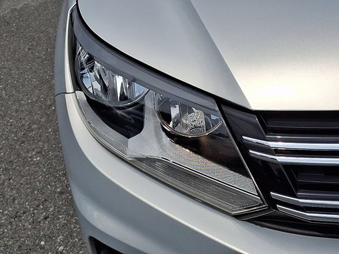 Used 2013 Volkswagen Tiguan SE FWD image 9
