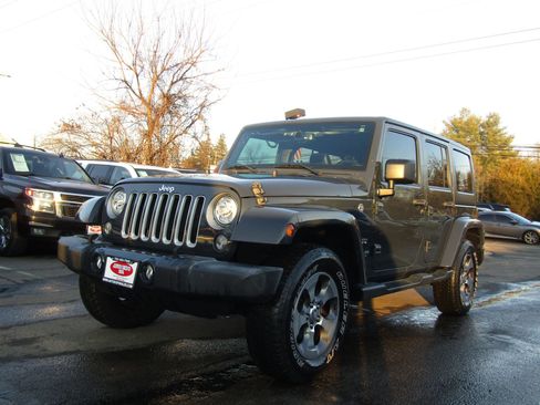 Used 2017 Jeep Wrangler Unlimited Sahara w/ Connectivity Group image 3