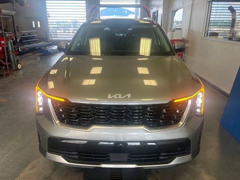Used 2025 Kia Sorento EX w/ EX Panoramic Sunroof Package AWD/4WD image 11
