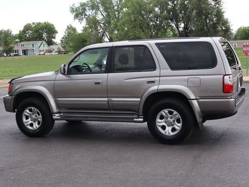 Used 2002 Toyota 4Runner Limited AWD/4WD image 8