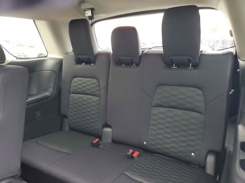 Used 2024 Nissan Pathfinder S image 13