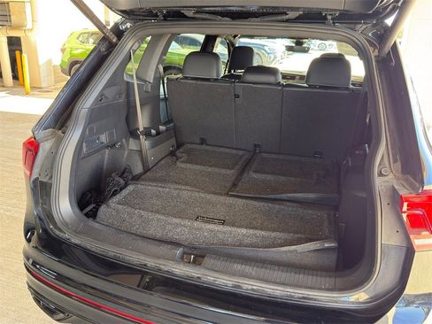 Used 2024 Volkswagen Tiguan SE R-Line image 30