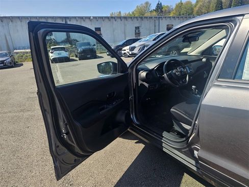 New 2025 Nissan Kicks Play S image 18