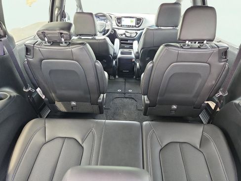 New 2026 Chrysler Pacifica Select image 9