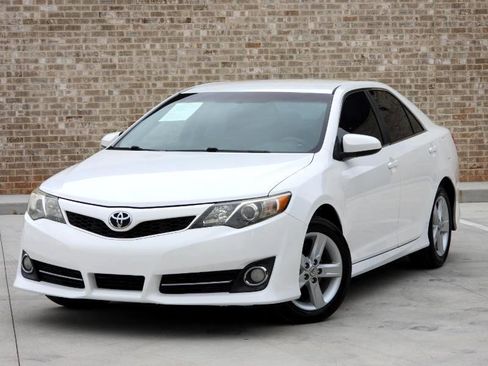 Used 2012 Toyota Camry SE image 3