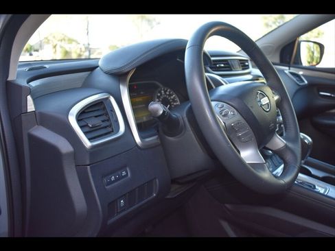 Used 2017 Nissan Murano SV w/ Premium Plus Package image 14