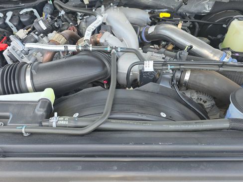 Used 2021 Ford F250 Lariat w/ Lariat Value Package AWD/4WD image 6