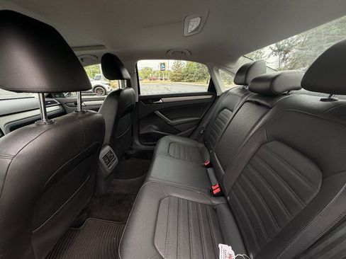 Used 2015 Volkswagen Passat 1.8T SE FWD image 16