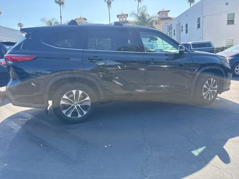 Used 2022 Toyota Highlander XLE FWD image 6