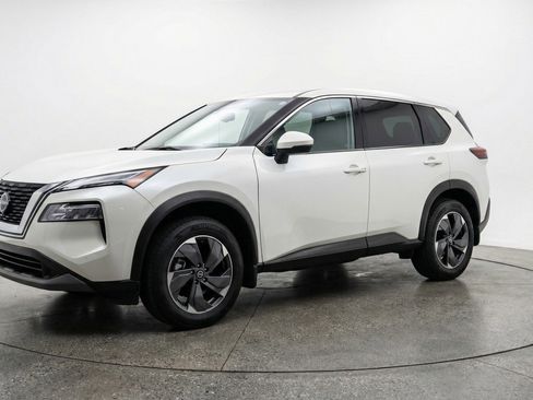 Used 2025 Nissan Rogue SV AWD/4WD image 3