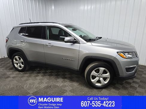 Used 2018 Jeep Compass Latitude w/ Cold Weather Group AWD/4WD image 1